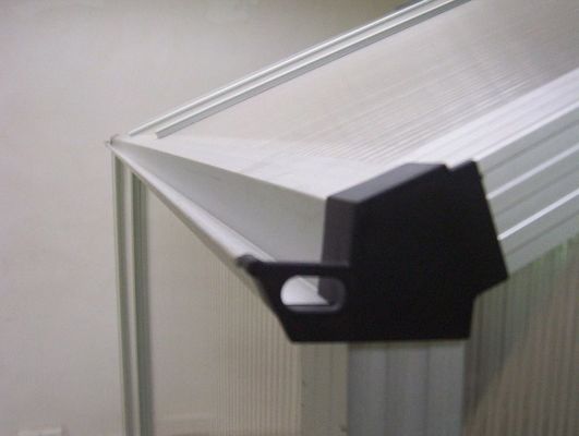 Aluminium Berukuran Menengah Rumah Kaca Diobati Panas Diobati Tekanan Jenis Kayu untuk Pertumbuhan Tanaman